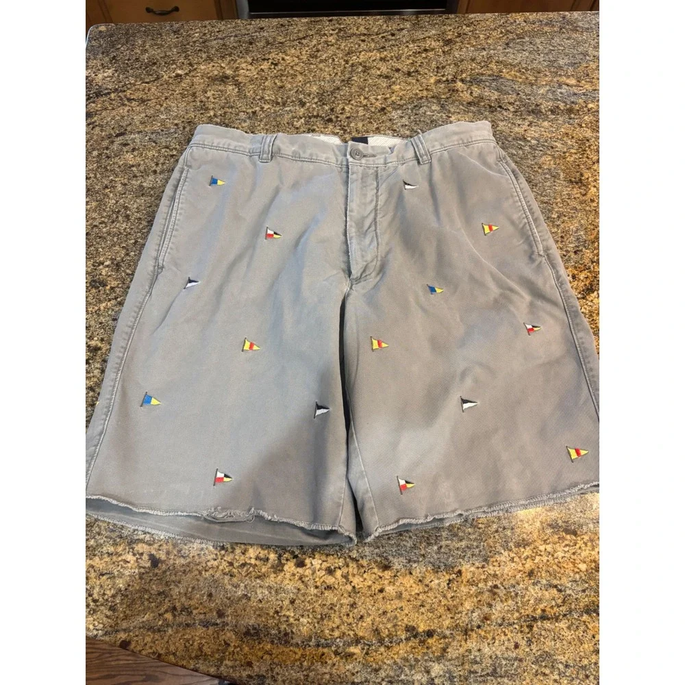 J. Crew Shorts Mens 35W Gray‎ Embroidered Flags Regular Fit Raw Hem Preppy Y2K